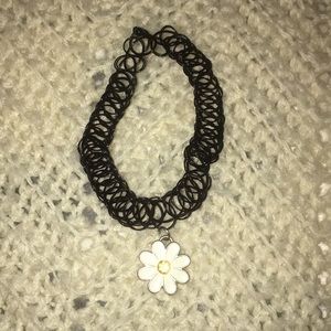 Daisy Choker